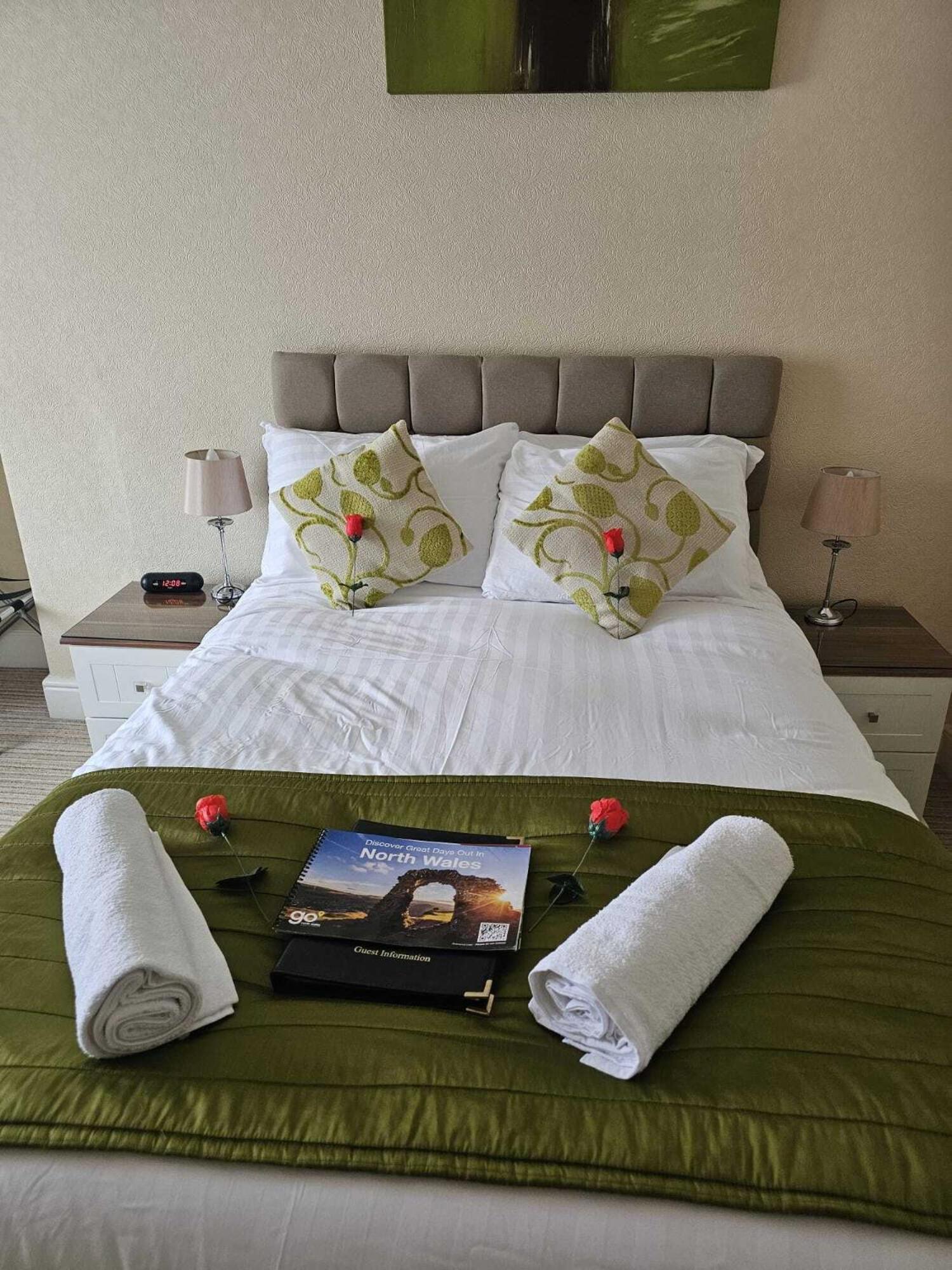 St. Hilary Guest House Llandudno Rum bild